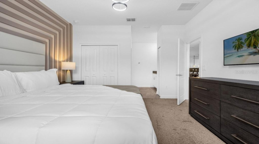 DAVENPORT, Florida 33896, 6 Bedrooms Bedrooms, ,6 BathroomsBathrooms,Residential,For Sale,SOMMERSET HILLS,0,MFRS5139833