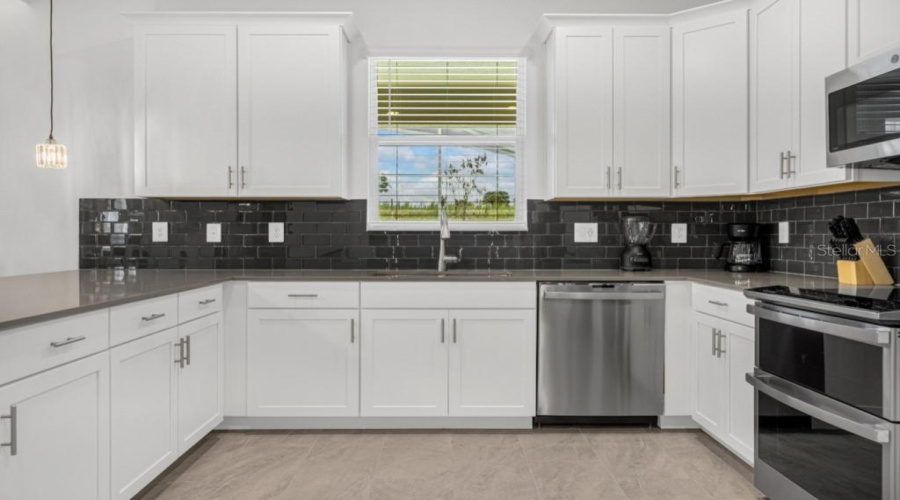 DAVENPORT, Florida 33896, 6 Bedrooms Bedrooms, ,6 BathroomsBathrooms,Residential,For Sale,SOMMERSET HILLS,0,MFRS5139833