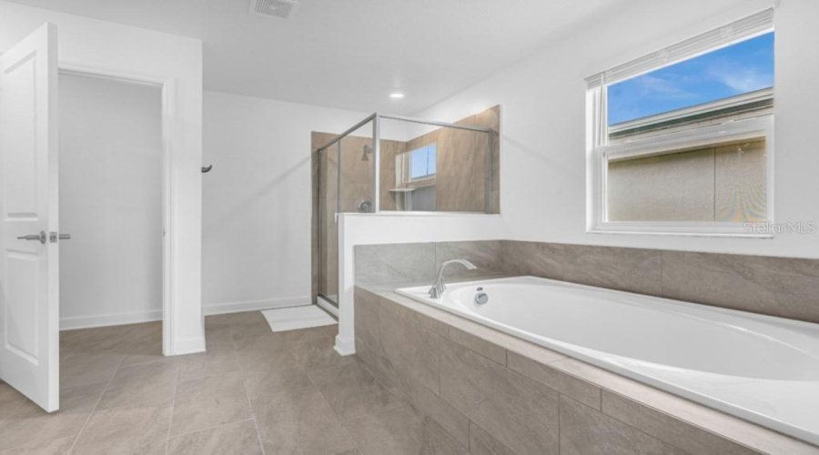 DAVENPORT, Florida 33896, 6 Bedrooms Bedrooms, ,6 BathroomsBathrooms,Residential,For Sale,SOMMERSET HILLS,0,MFRS5139833