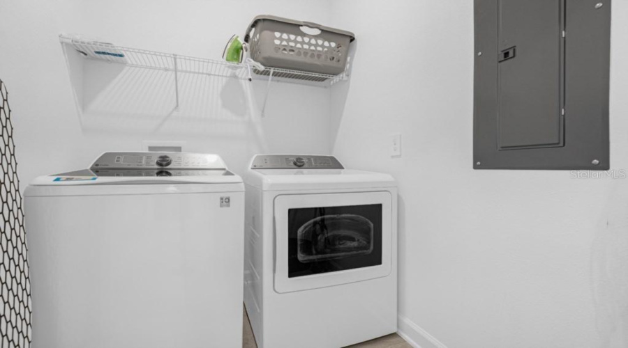 DAVENPORT, Florida 33896, 6 Bedrooms Bedrooms, ,6 BathroomsBathrooms,Residential,For Sale,SOMMERSET HILLS,0,MFRS5139833