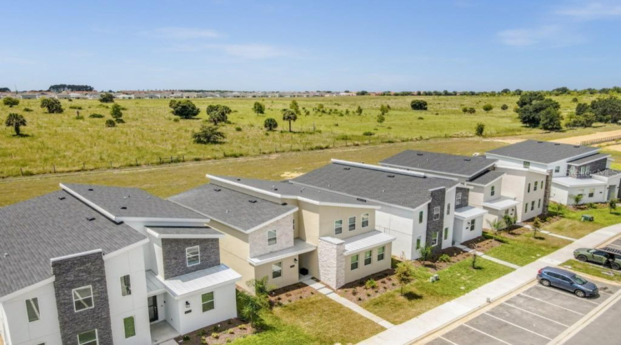 DAVENPORT, Florida 33896, 6 Bedrooms Bedrooms, ,6 BathroomsBathrooms,Residential,For Sale,SOMMERSET HILLS,0,MFRS5139833