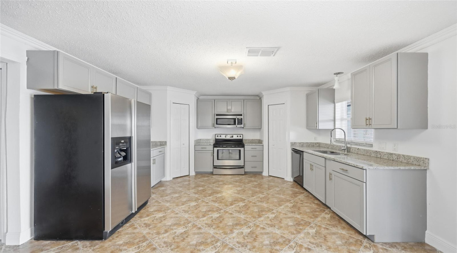 Upgraded Kitchen- New cabinets, appliances