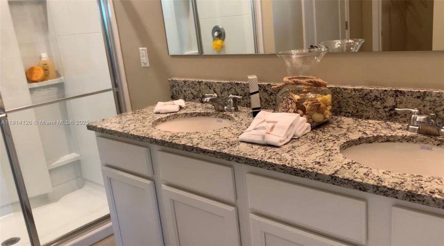 DAVENPORT, Florida 33896, 2 Bedrooms Bedrooms, ,2 BathroomsBathrooms,Residential,For Sale,TANGLEWOOD,0,MFRW7881167