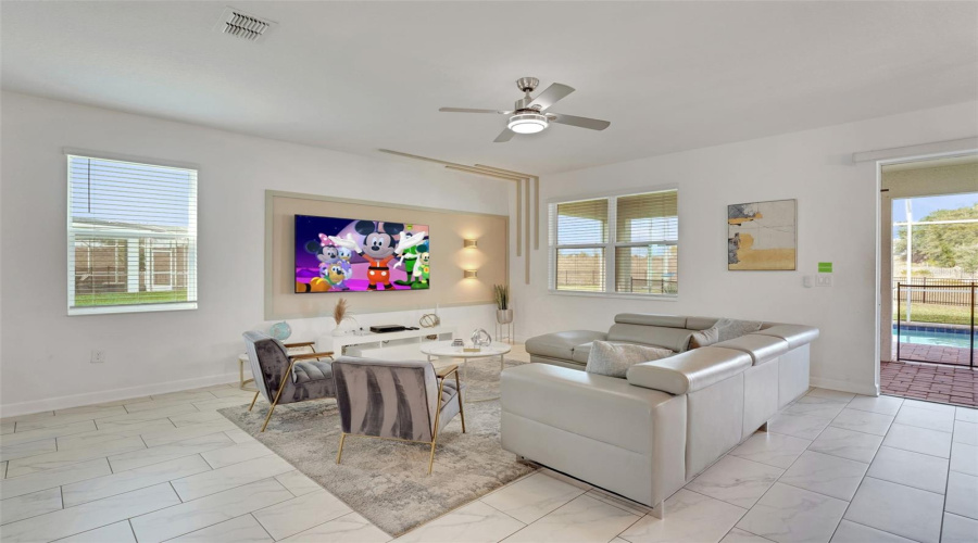 DAVENPORT, Florida 33896, 8 Bedrooms Bedrooms, ,5 BathroomsBathrooms,Residential,For Sale,SOMMERSET HILLS,0,MFRO6365351