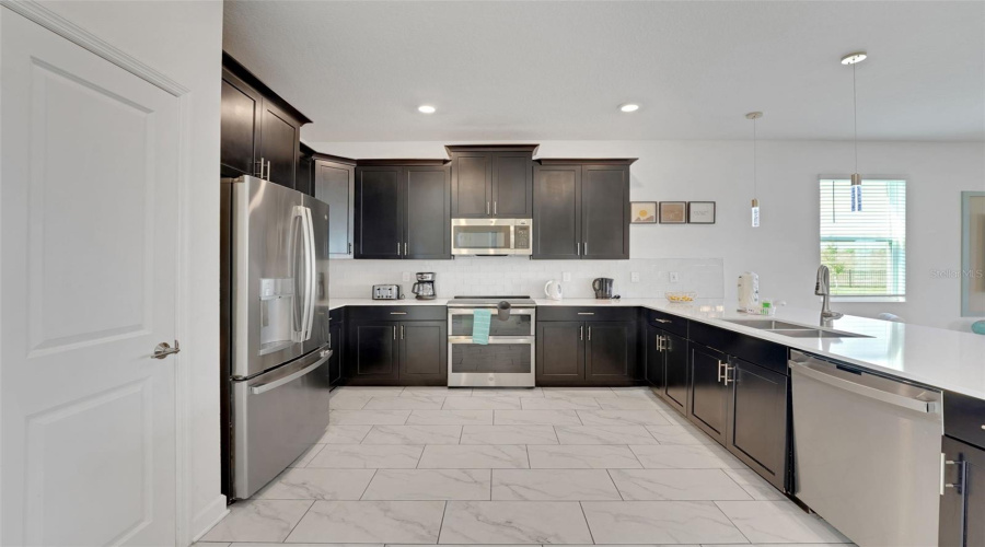 DAVENPORT, Florida 33896, 8 Bedrooms Bedrooms, ,5 BathroomsBathrooms,Residential,For Sale,SOMMERSET HILLS,0,MFRO6365351