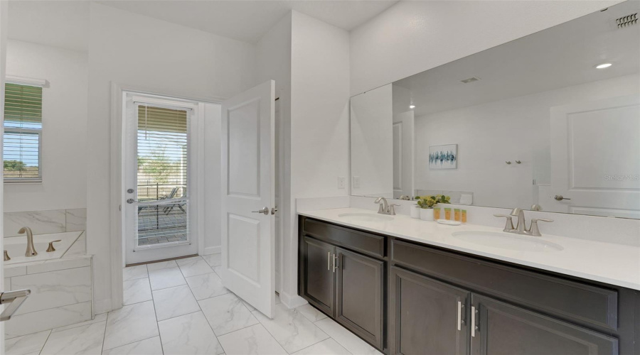 DAVENPORT, Florida 33896, 8 Bedrooms Bedrooms, ,5 BathroomsBathrooms,Residential,For Sale,SOMMERSET HILLS,0,MFRO6365351