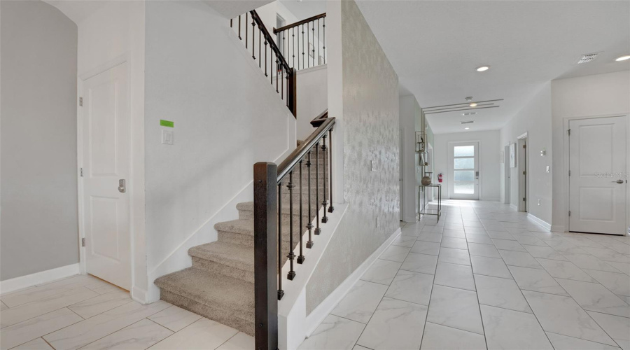 DAVENPORT, Florida 33896, 8 Bedrooms Bedrooms, ,5 BathroomsBathrooms,Residential,For Sale,SOMMERSET HILLS,0,MFRO6365351