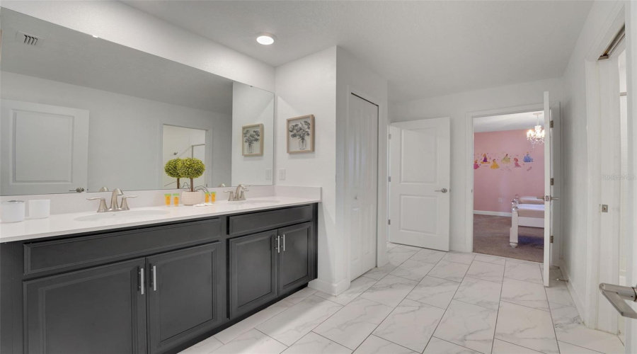 DAVENPORT, Florida 33896, 8 Bedrooms Bedrooms, ,5 BathroomsBathrooms,Residential,For Sale,SOMMERSET HILLS,0,MFRO6365351