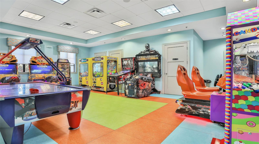 DAVENPORT, Florida 33896, 8 Bedrooms Bedrooms, ,5 BathroomsBathrooms,Residential,For Sale,SOMMERSET HILLS,0,MFRO6365351