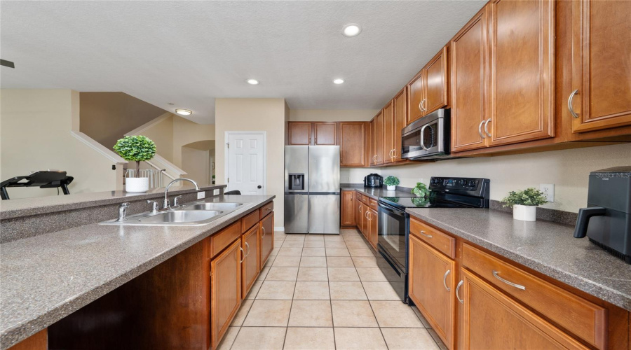 KISSIMMEE, Florida 34746, 3 Bedrooms Bedrooms, ,2 BathroomsBathrooms,Residential,For Sale,SEAVIEW CASTLE,0,MFRS5139706