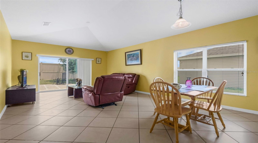 DAVENPORT, Florida 33837, 4 Bedrooms Bedrooms, ,2 BathroomsBathrooms,Residential,For Sale,VITORIA,0,MFRO6363071