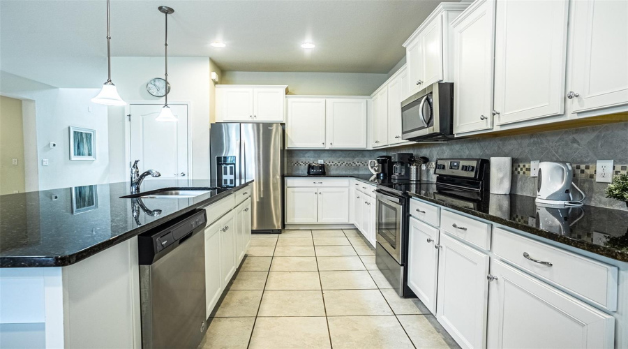 KISSIMMEE, Florida 34747, 8 Bedrooms Bedrooms, ,6 BathroomsBathrooms,Residential,For Sale,LIMA,0,MFRO6365268