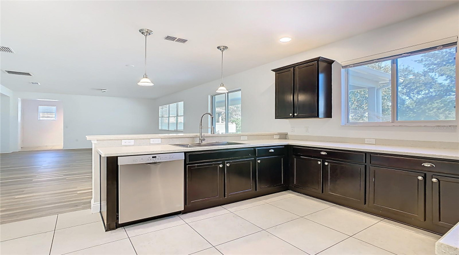 ORLANDO, Florida 32836, 5 Bedrooms Bedrooms, ,2 BathroomsBathrooms,Residential,For Sale,THATCHER,0,MFRO6363058