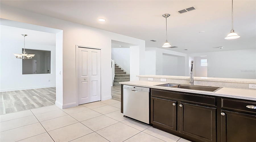 ORLANDO, Florida 32836, 5 Bedrooms Bedrooms, ,2 BathroomsBathrooms,Residential,For Sale,THATCHER,0,MFRO6363058