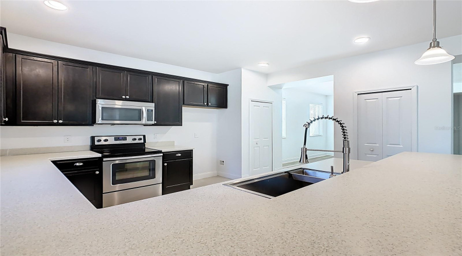 ORLANDO, Florida 32836, 5 Bedrooms Bedrooms, ,2 BathroomsBathrooms,Residential,For Sale,THATCHER,0,MFRO6363058