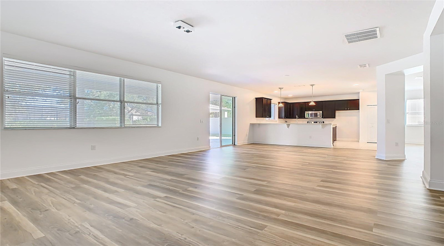 ORLANDO, Florida 32836, 5 Bedrooms Bedrooms, ,2 BathroomsBathrooms,Residential,For Sale,THATCHER,0,MFRO6363058