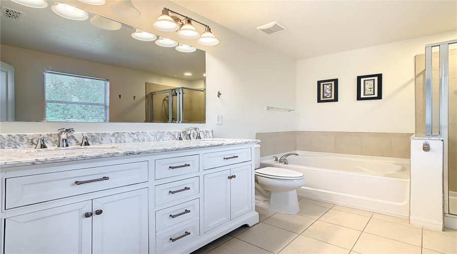 ORLANDO, Florida 32836, 5 Bedrooms Bedrooms, ,2 BathroomsBathrooms,Residential,For Sale,THATCHER,0,MFRO6363058