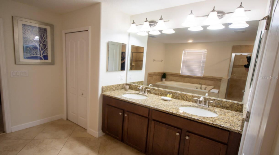 DAVENPORT, Florida 33896, 6 Bedrooms Bedrooms, ,6 BathroomsBathrooms,Residential,For Sale,WEDGE,0,MFRO6365610