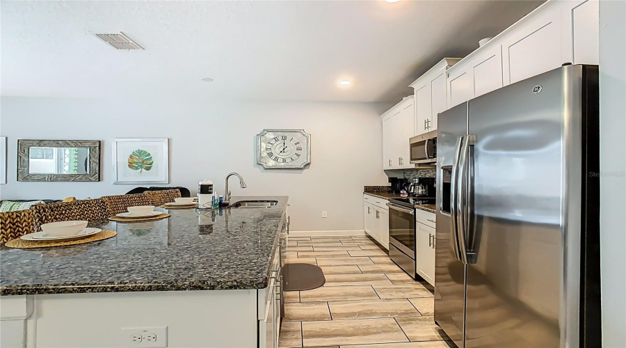 DAVENPORT, Florida 33896, 4 Bedrooms Bedrooms, ,3 BathroomsBathrooms,Residential,For Sale,DOGLEG,0,MFRO6328880