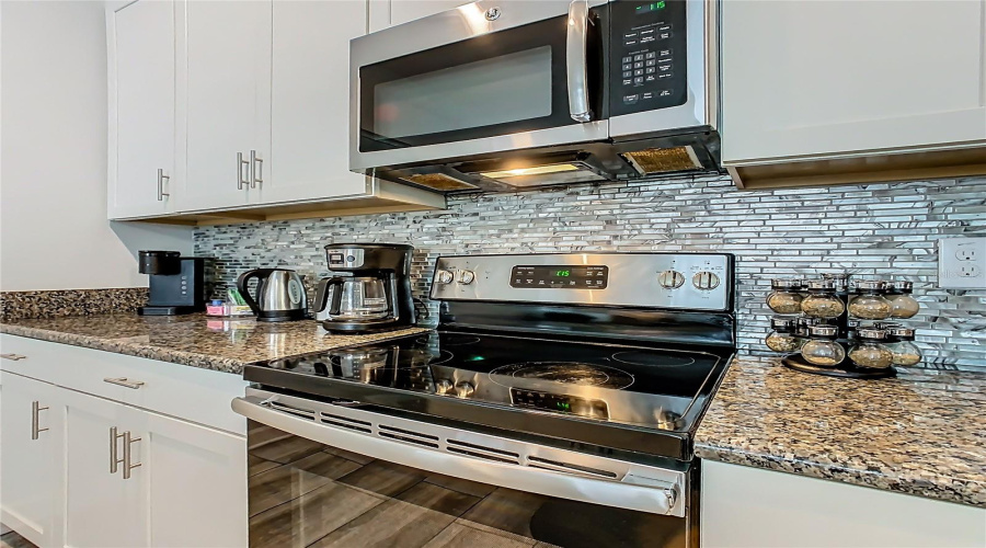 DAVENPORT, Florida 33896, 4 Bedrooms Bedrooms, ,3 BathroomsBathrooms,Residential,For Sale,DOGLEG,0,MFRO6328880