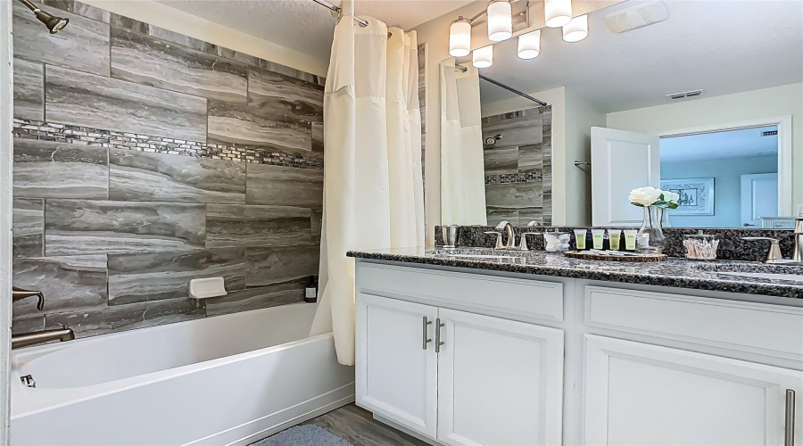 DAVENPORT, Florida 33896, 4 Bedrooms Bedrooms, ,3 BathroomsBathrooms,Residential,For Sale,DOGLEG,0,MFRO6328880