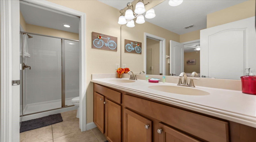 DAVENPORT, Florida 33896, 5 Bedrooms Bedrooms, ,4 BathroomsBathrooms,Residential,For Sale,WEXFORD,0,MFRO6363714