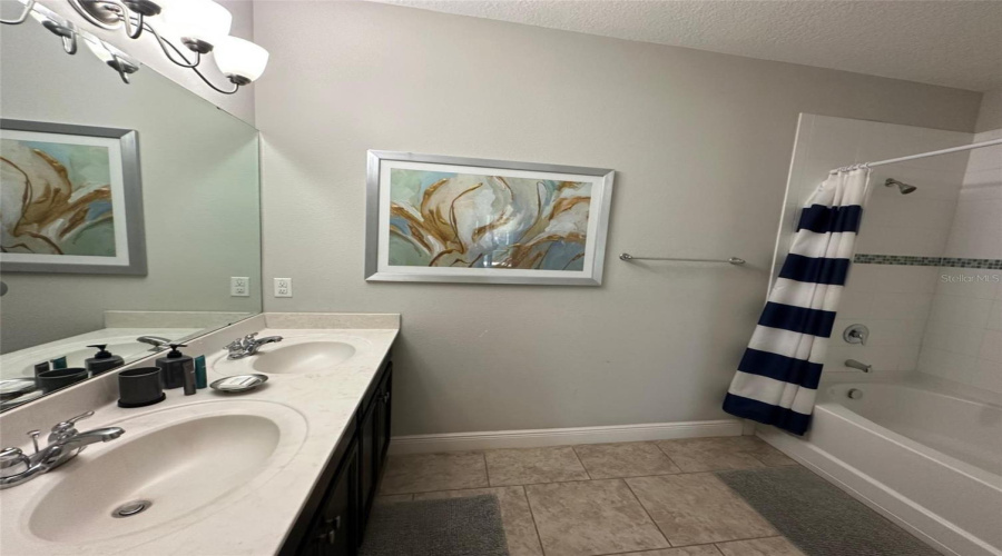 DAVENPORT, Florida 33837, 6 Bedrooms Bedrooms, ,4 BathroomsBathrooms,Residential,For Sale,WILDWOOD,0,MFRO6364643