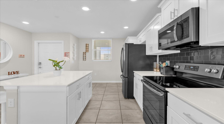 KISSIMMEE, Florida 34746, 2 Bedrooms Bedrooms, ,2 BathroomsBathrooms,Residential,For Sale,PARADOX,0,MFRO6316342