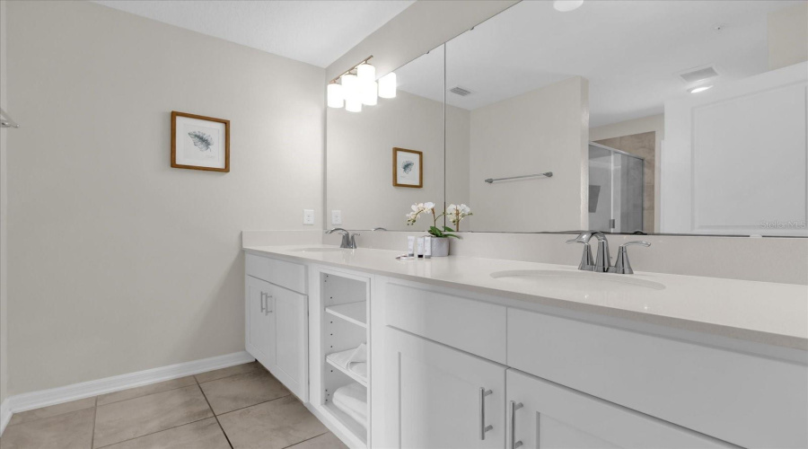 KISSIMMEE, Florida 34746, 2 Bedrooms Bedrooms, ,2 BathroomsBathrooms,Residential,For Sale,PARADOX,0,MFRO6316342