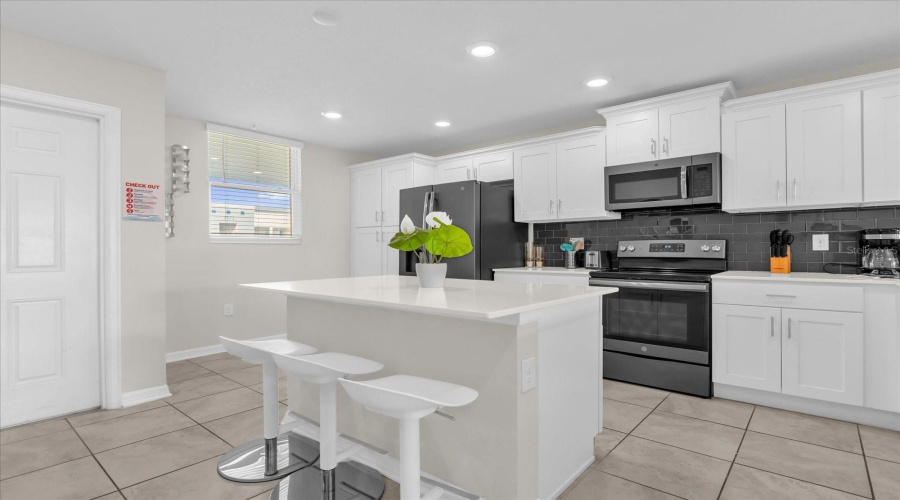 KISSIMMEE, Florida 34746, 2 Bedrooms Bedrooms, ,2 BathroomsBathrooms,Residential,For Sale,PARADOX,0,MFRO6316342