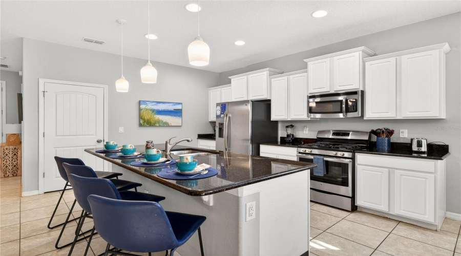 DAVENPORT, Florida 33837, 5 Bedrooms Bedrooms, ,5 BathroomsBathrooms,Residential,For Sale,TERRASONESTA DRIVE,0,MFRO6365924