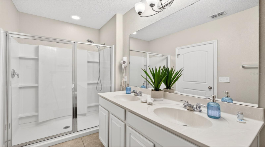 DAVENPORT, Florida 33837, 5 Bedrooms Bedrooms, ,5 BathroomsBathrooms,Residential,For Sale,TERRASONESTA DRIVE,0,MFRO6365924