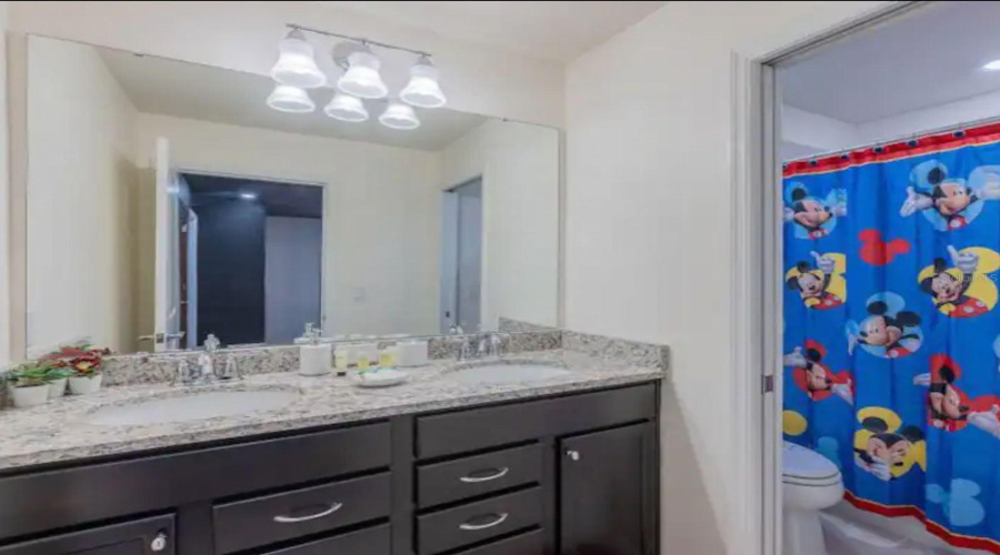 DAVENPORT, Florida 33897, 5 Bedrooms Bedrooms, ,4 BathroomsBathrooms,Residential,For Sale,PARADISE,0,MFRO6303324