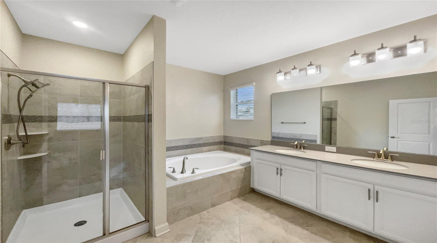 DAVENPORT, Florida 33896, 4 Bedrooms Bedrooms, ,3 BathroomsBathrooms,Residential,For Sale,FAZIO,0,MFRO6366155