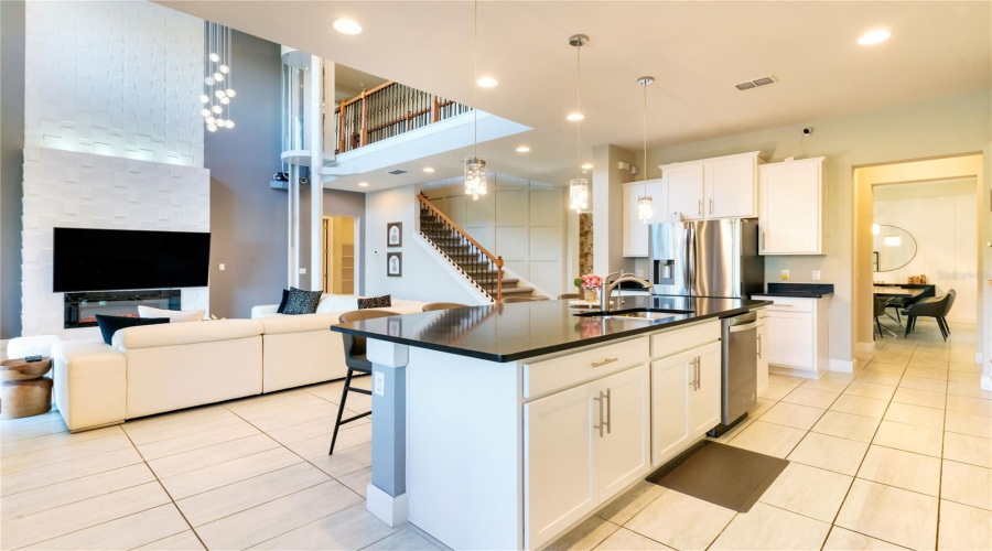 ORLANDO, Florida 32836, 4 Bedrooms Bedrooms, ,4 BathroomsBathrooms,Residential,For Sale,ROYAL ESTATES,0,MFRO6363896