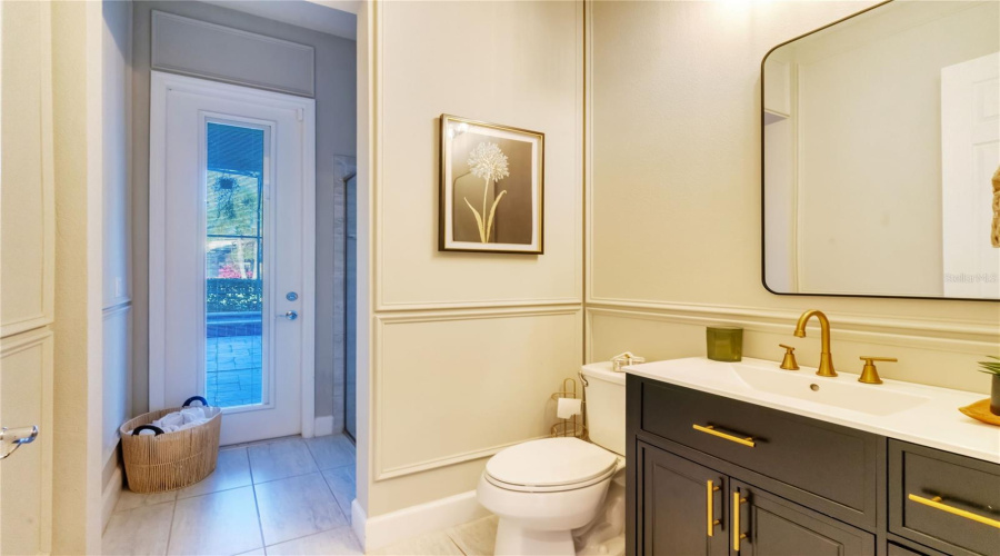 Full bath (serving social areas and pool)