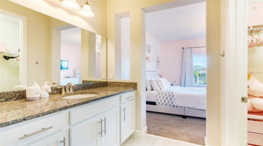 Jack ’n’ Jill bathroom