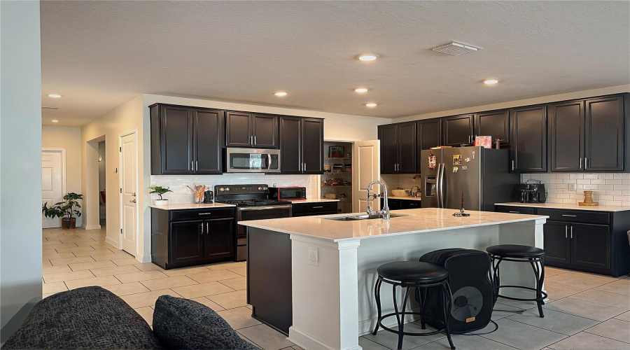 DAVENPORT, Florida 33837, 5 Bedrooms Bedrooms, ,2 BathroomsBathrooms,Residential,For Sale,TAFT,0,MFRO6338608