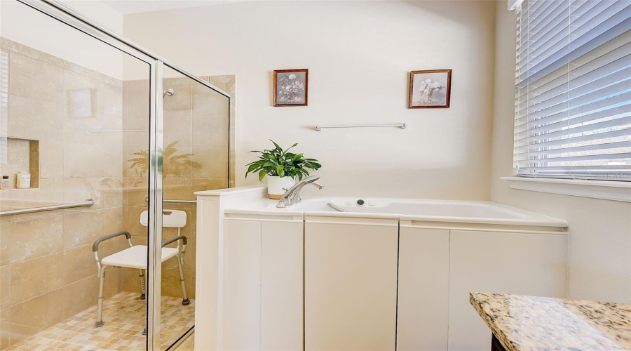 KISSIMMEE, Florida 34746, 4 Bedrooms Bedrooms, ,2 BathroomsBathrooms,Residential,For Sale,OYSTER BAY,0,MFRO6365978