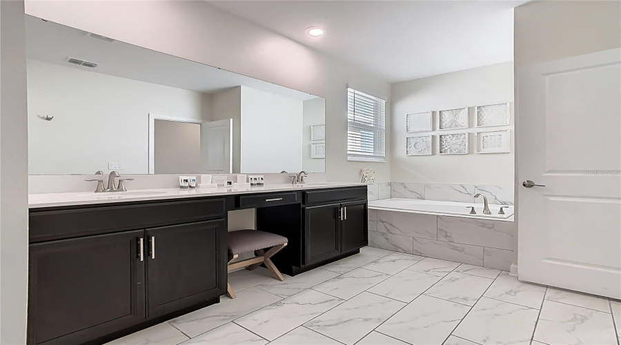 DAVENPORT, Florida 33896, 5 Bedrooms Bedrooms, ,5 BathroomsBathrooms,Residential,For Sale,DROP SHOT,0,MFRG5104948