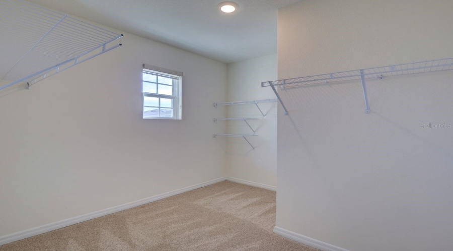 Walk-In-Closet