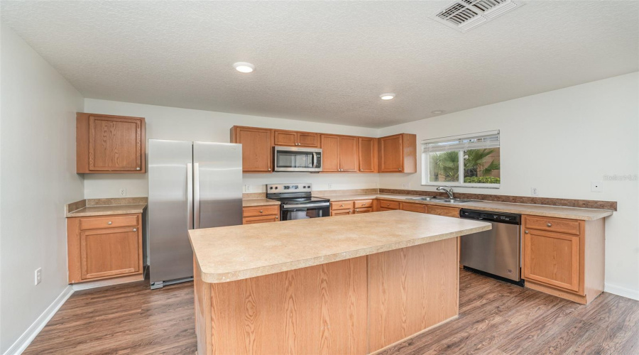 DAVENPORT, Florida 33896, 5 Bedrooms Bedrooms, ,2 BathroomsBathrooms,Residential,For Sale,VERDI,0,MFRO6351086