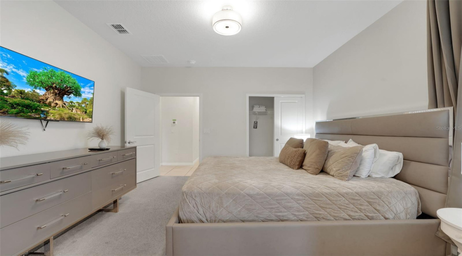 DAVENPORT, Florida 33897, 6 Bedrooms Bedrooms, ,4 BathroomsBathrooms,Residential,For Sale,KAIPO,0,MFRO6365374