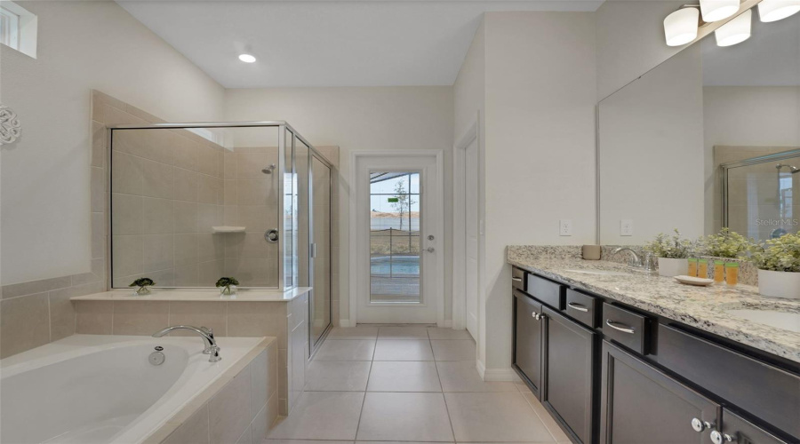 DAVENPORT, Florida 33897, 6 Bedrooms Bedrooms, ,4 BathroomsBathrooms,Residential,For Sale,KAIPO,0,MFRO6365374