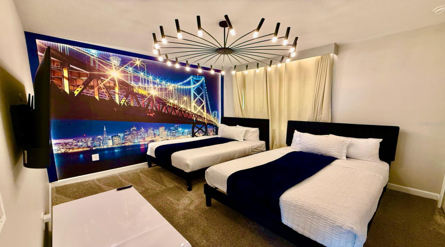 2-QUEEN BEDS UPSTAIRS