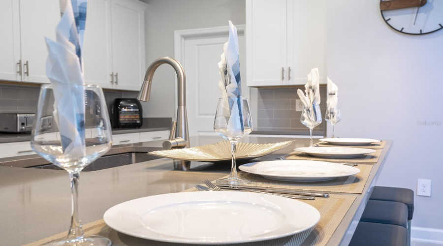 DAVENPORT, Florida 33896, 6 Bedrooms Bedrooms, ,5 BathroomsBathrooms,Residential,For Sale,TAKEAWAY,0,MFRO6313770