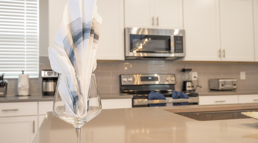 DAVENPORT, Florida 33896, 6 Bedrooms Bedrooms, ,5 BathroomsBathrooms,Residential,For Sale,TAKEAWAY,0,MFRO6313770