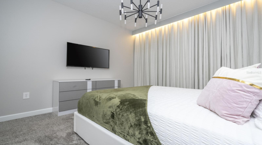 DAVENPORT, Florida 33896, 6 Bedrooms Bedrooms, ,5 BathroomsBathrooms,Residential,For Sale,TAKEAWAY,0,MFRO6313770