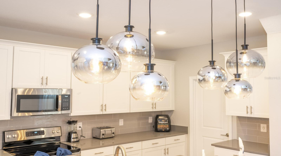 DAVENPORT, Florida 33896, 6 Bedrooms Bedrooms, ,5 BathroomsBathrooms,Residential,For Sale,TAKEAWAY,0,MFRO6313770