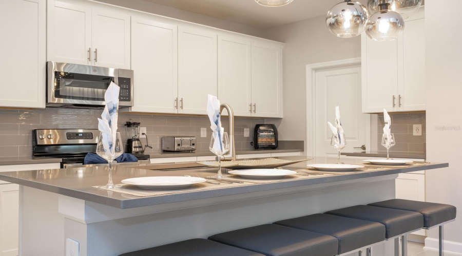 DAVENPORT, Florida 33896, 6 Bedrooms Bedrooms, ,5 BathroomsBathrooms,Residential,For Sale,TAKEAWAY,0,MFRO6313770